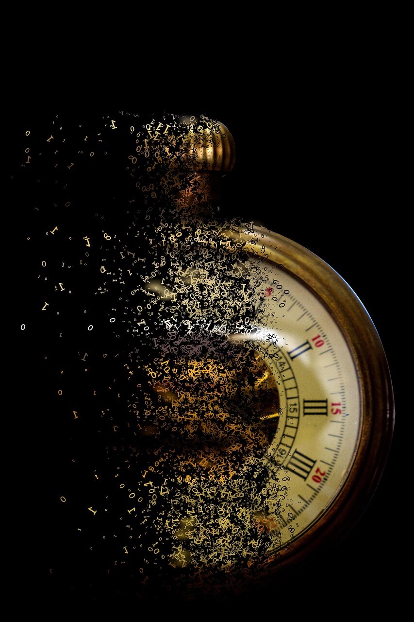 어둠 속에서 부서지며 흩어지는 시계 이미지 — 생활습관으로 인해 30~40대 가속노화를 상징하는 장면